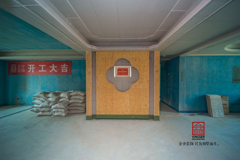  金舍東南智匯城191平瓦工在施工現(xiàn)場(chǎng)