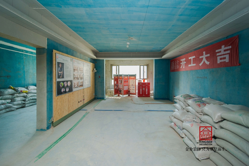  金舍東南智匯城191平瓦工在施工現(xiàn)場(chǎng)