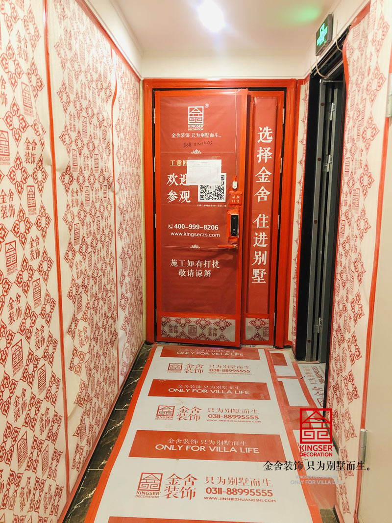 融創(chuàng)中心217平米四居裝修施工現(xiàn)場