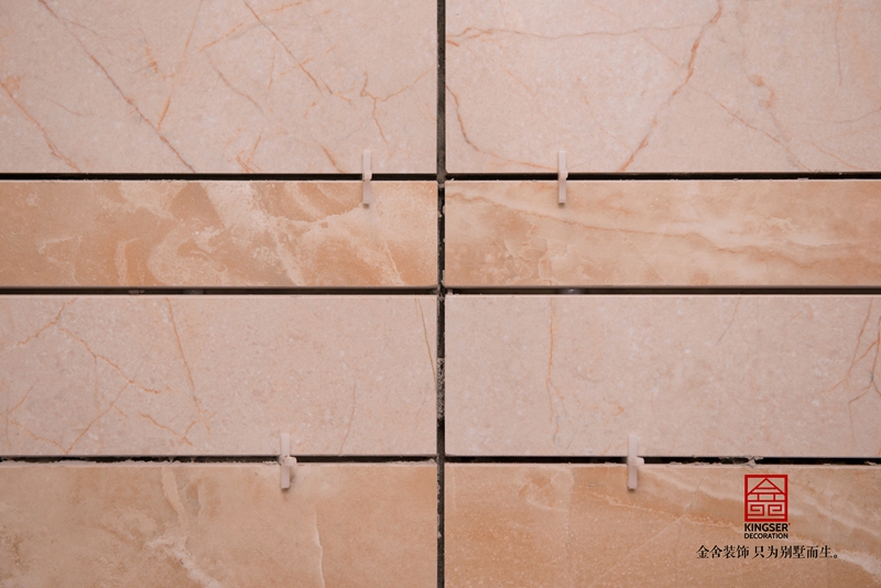 天山國賓一號150平瓦工施工現場