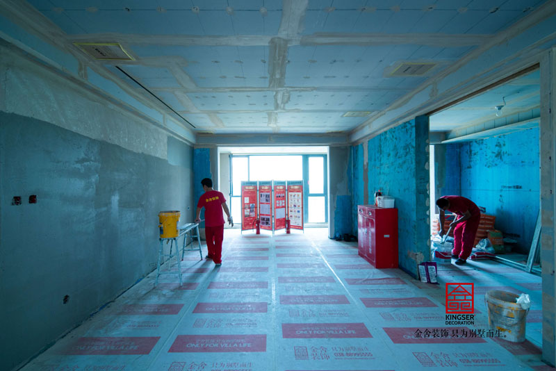 融創中心裝修施工現場瓦工階段