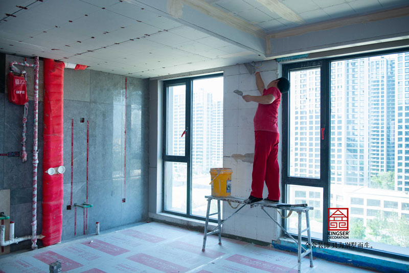 融創中心裝修施工現場瓦工階段