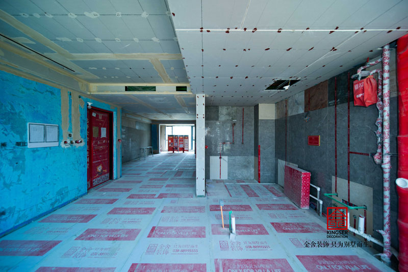 融創中心裝修施工現場瓦工階段