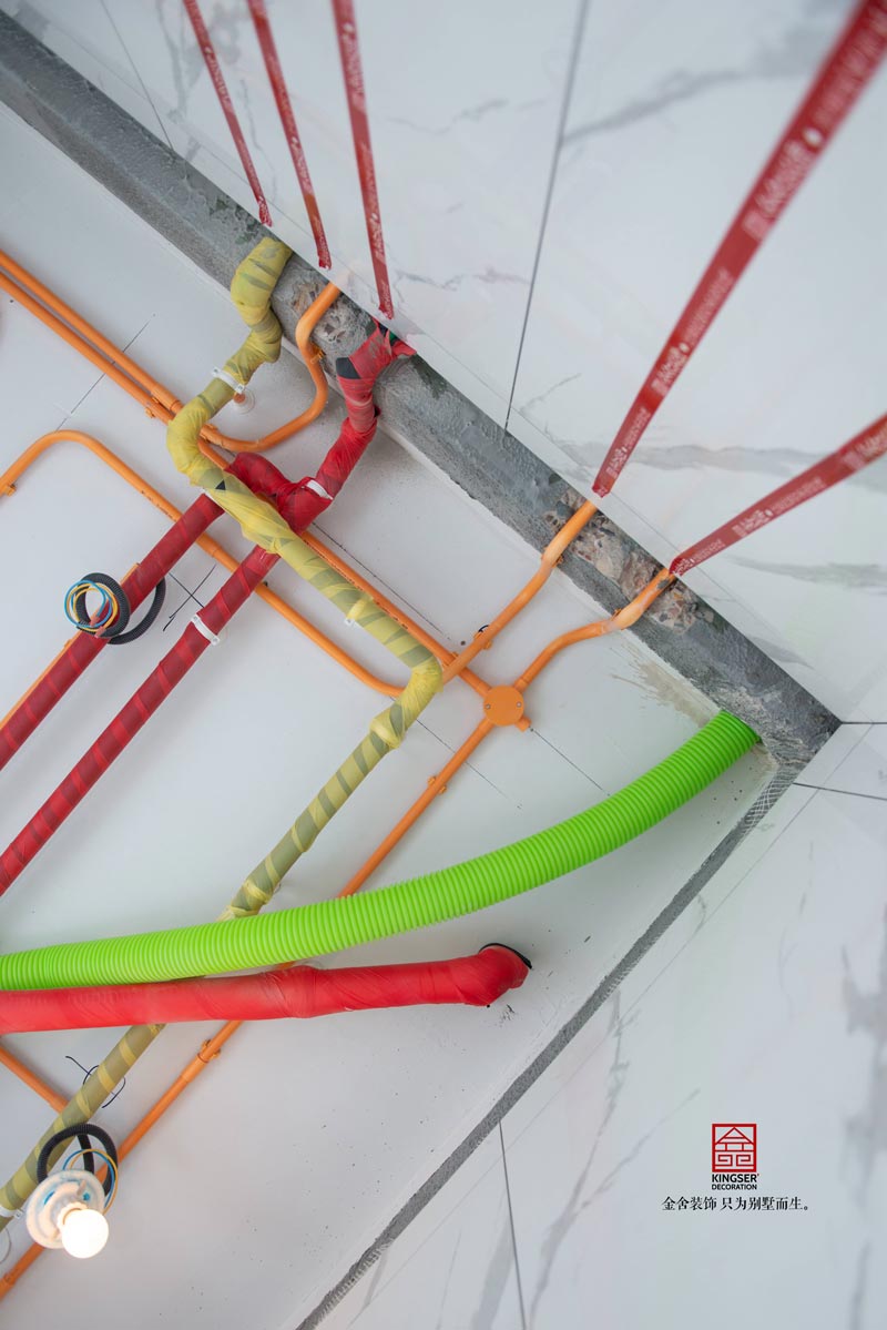 融創中心裝修施工現場瓦工階段